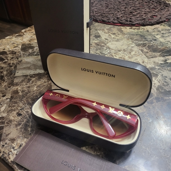 Red sparkle Louis Vuitton sunglasses with the gold symbols on both arms. - Picture 3 of 5